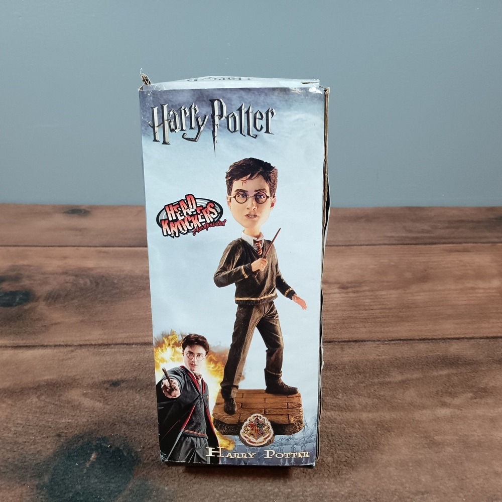 NECA Harry Potter Head Knocker Harry Potter Ron and Herminie Figure - Picture 4 of 16